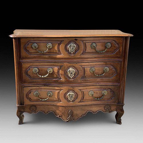 A Walnut Serpentine Chest of Drawers, Ca. 1800-1820