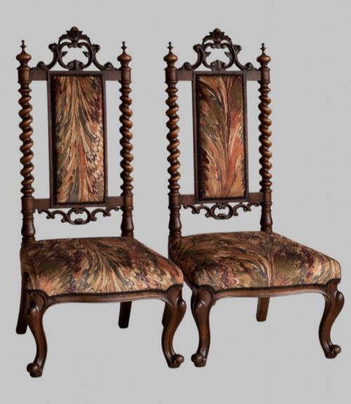 PAIR OF 19TH CENTURY VICTORIAN WALNUT HALL CHAIRS WITH BARLEY TWIST SUPPORTS