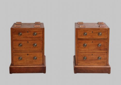 LATE VICTORIAN MAHOGANY PEDESTAL DESK WITH ORIGINAL LEATHER TOP - ADDITIONAL PHOTO 4