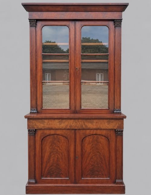 AN ATTRACTIVE EARLY VICTORIAN MAHOGANY LIBRARY BOOKCASE AND CABINET