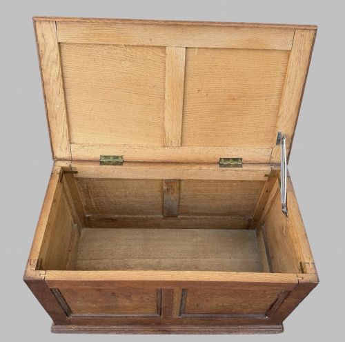 AN EDWARDIAN SOLID OAK BLANKET CHEST - ADDITIONAL PHOTO 1