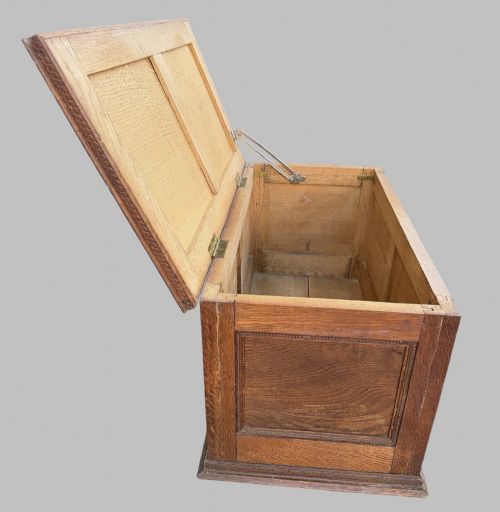 AN EDWARDIAN SOLID OAK BLANKET CHEST - ADDITIONAL PHOTO 2