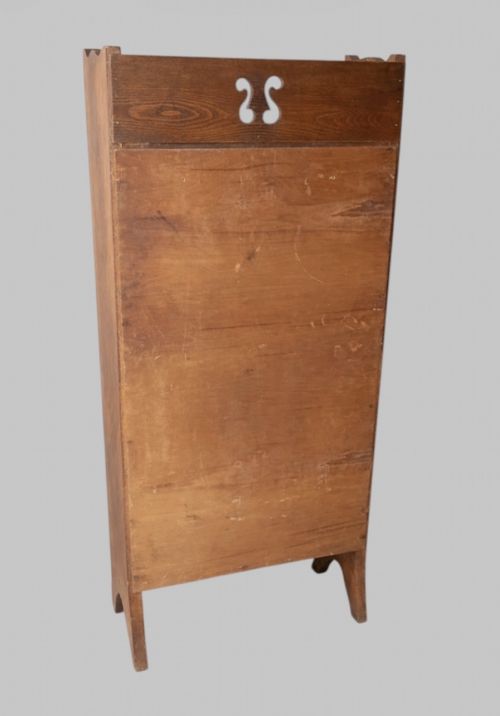 ARTS CRAFTS OAK OPEN BOOKCASE WITH DECORATIVE CUTOUT EARLY 20TH CENTURY - ADDITIONAL PHOTO 2