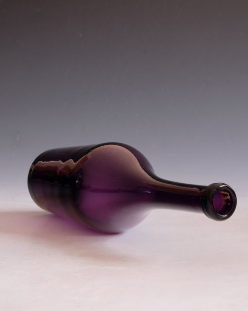ANTIQUE GLASS SERVING BOTTLE AMETHYST ENGLISH C1840 - ADDITIONAL PHOTO 3