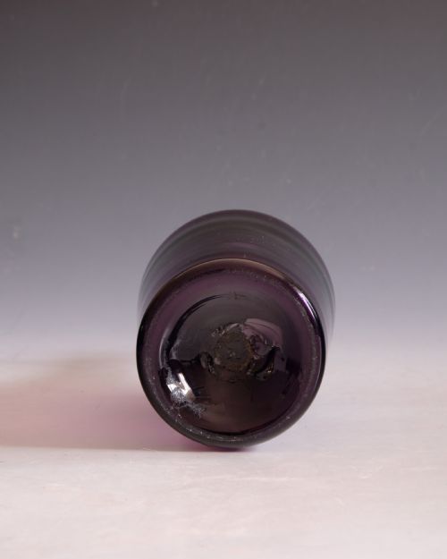 ANTIQUE GLASS SERVING BOTTLE AMETHYST ENGLISH C1840 - ADDITIONAL PHOTO 4