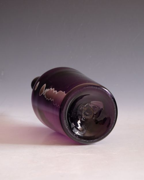 ANTIQUE GLASS SERVING BOTTLE AMETHYST ENGLISH C1840 - ADDITIONAL PHOTO 5