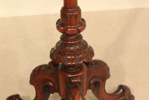 AN IMMACULATE VICTORIAN BURR WALNUT INLAID PETAL SHAPED TRIPOD TABLE - ADDITIONAL PHOTO 2
