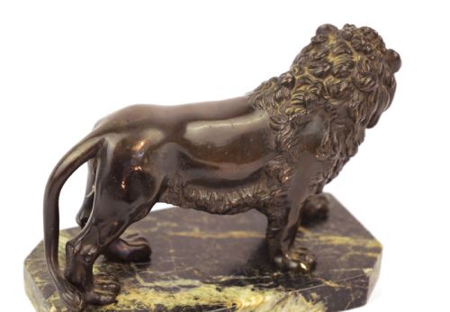 A 19TH CENTURY BRONZE SCULPTURE OF A LION - ADDITIONAL PHOTO 1