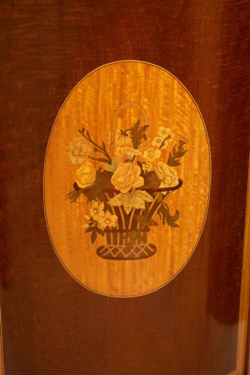 A QUALITY VICTORIAN MAHOGANY INLAID SERPENTINE COMMODE BY EDWARDS AND ROBERTS - ADDITIONAL PHOTO 2