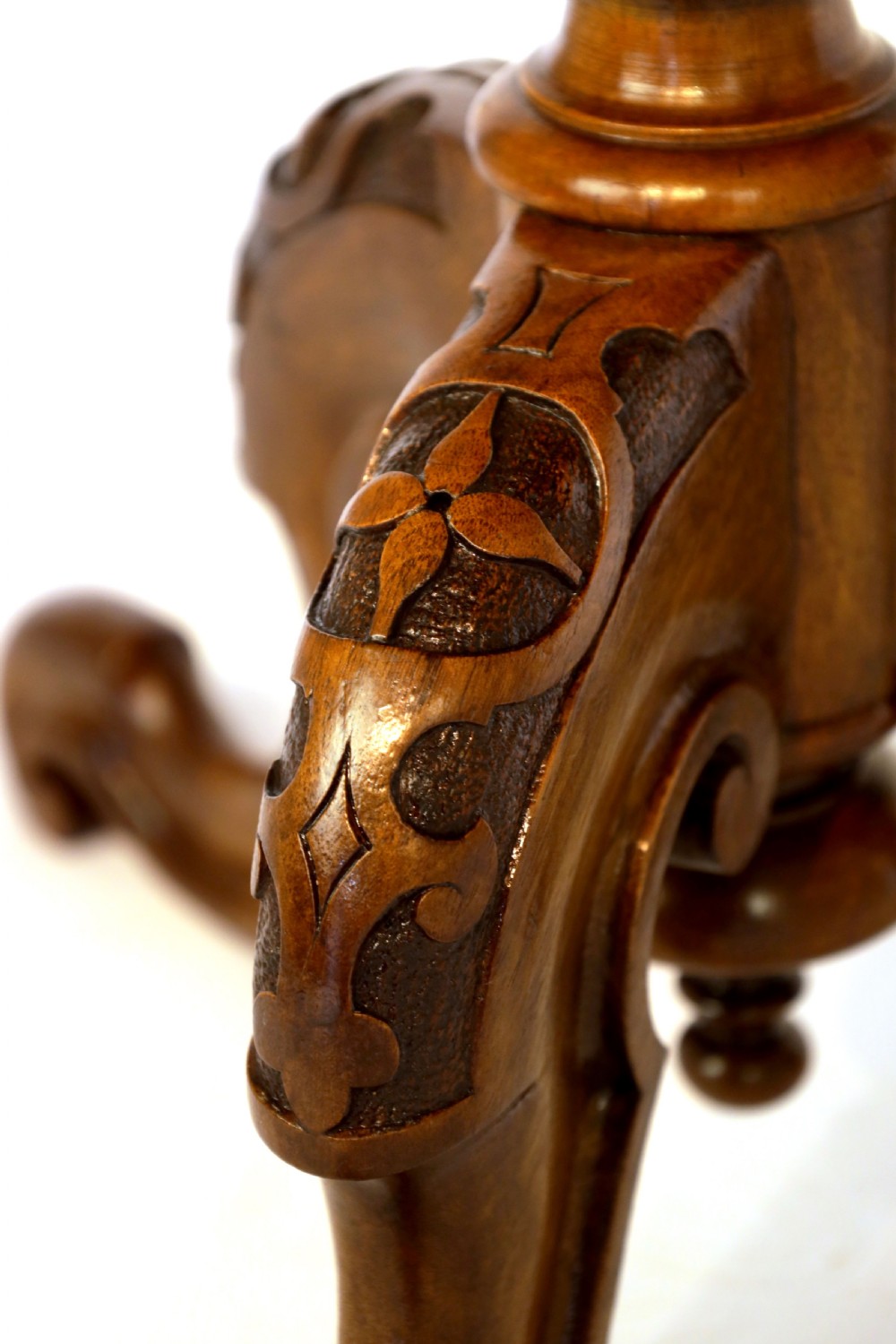 A Fine Quality Victorian Burr-Walnut Inlaid Shaped Moulded Edge Table View V