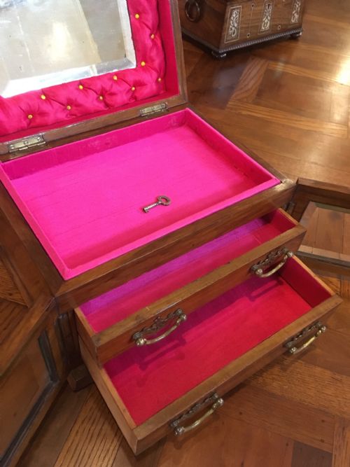 fig 3. WALNUT JEWELLERY BOX 