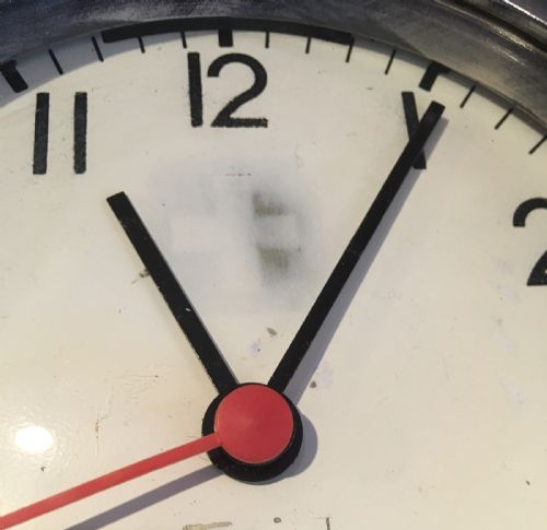 fig 1. MARINE BULKHEAD CLOCK
