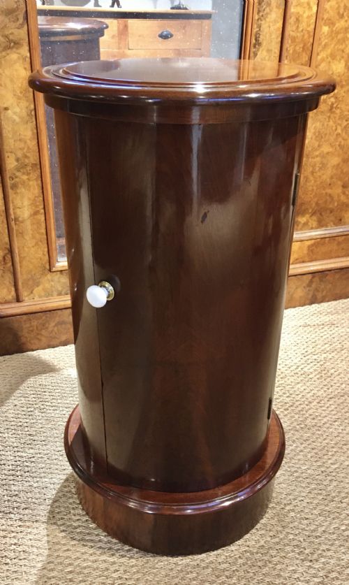 Mahogany Cylindrical Pedestal