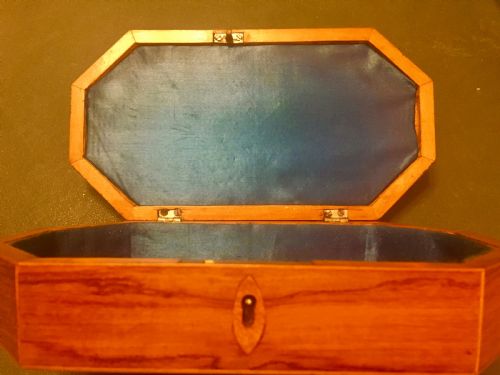 fig 1. NAPOLEON III TULIPWOOD JEWELLERY BOX