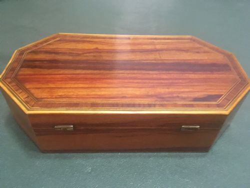 fig 4. NAPOLEON III TULIPWOOD JEWELLERY BOX