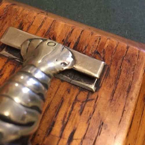 fig 5. LOBSTER DESK NOTE HOLDER