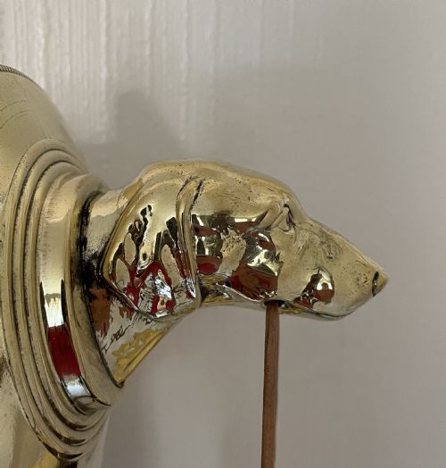 fig 4. WALL MOUNTED GONG HELD IN DOG’S MOUTH