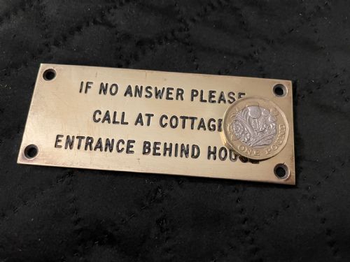 fig 1. COUNTRY HOUSE FRONT DOOR SIGN