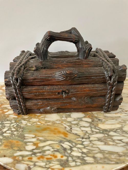 Black Forrest Naturalistically Carved Cigar Box
