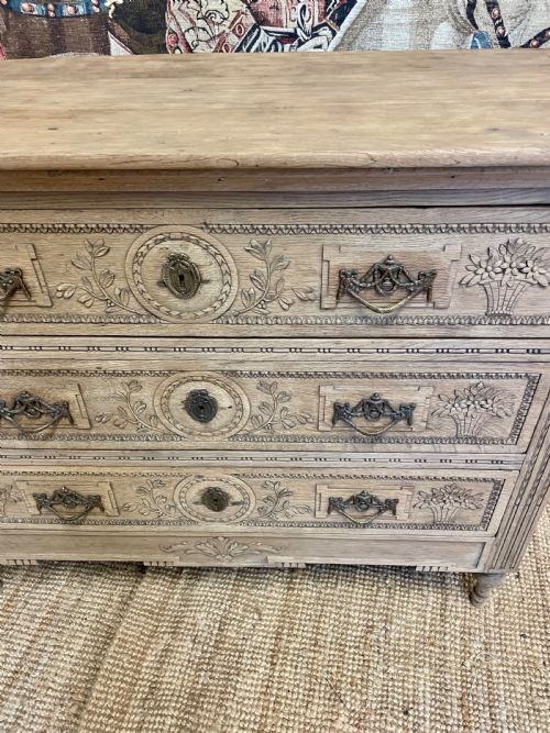 EARLY 19TH CENTURY SCRUBBED OAK COMMODE - ADDITIONAL PHOTO 4