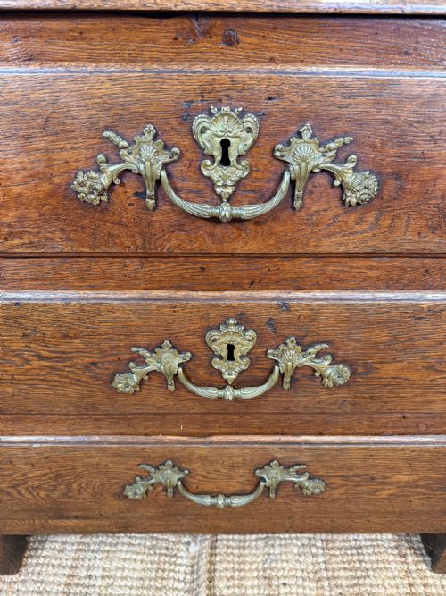 SMALL LATE 18TH CENTURY OAK 3 DRAWER COMMODE CHEST OF DRAWERS - ADDITIONAL PHOTO 1