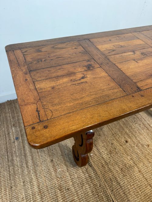 SMALL EARLY 20TH CENTURY OAK DINING TABLE 6 SEATER - ADDITIONAL PHOTO 1