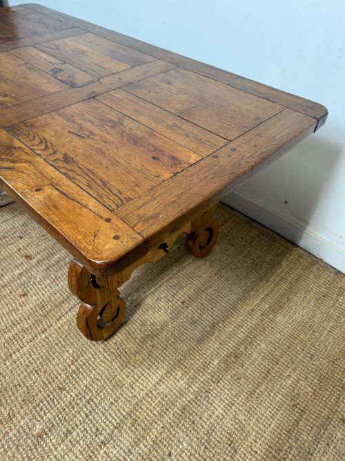 SMALL EARLY 20TH CENTURY OAK DINING TABLE 6 SEATER - ADDITIONAL PHOTO 5