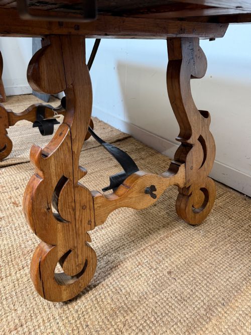 SMALL EARLY 20TH CENTURY OAK DINING TABLE 6 SEATER - ADDITIONAL PHOTO 6
