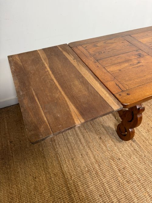 SMALL EARLY 20TH CENTURY OAK DINING TABLE 6 SEATER - ADDITIONAL PHOTO 10