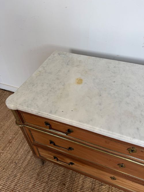 LOUIS XVI STYLE SCRUBBED MAHOGANY COMMODE CHEST OF DRAWERS - ADDITIONAL PHOTO 4