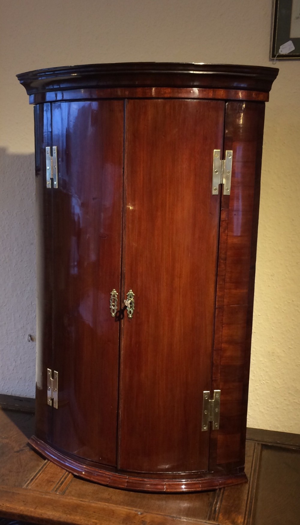 MAHOGANY BOW FRONT CORNER CUPBOARD