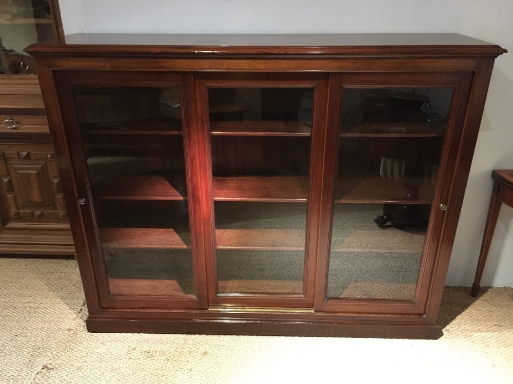 Victorian mahogany bookcase 