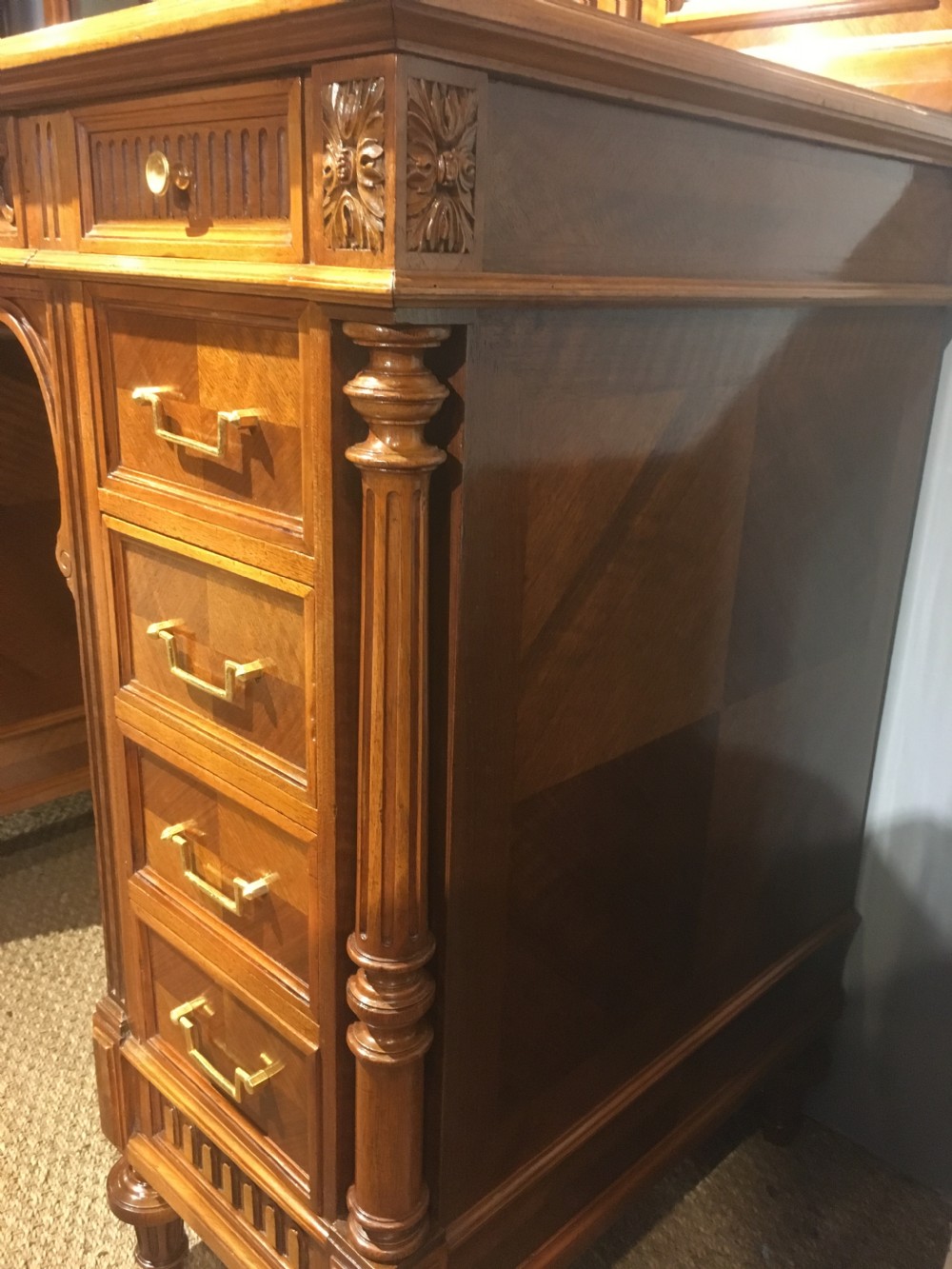 Walnut dressing table  View VIII