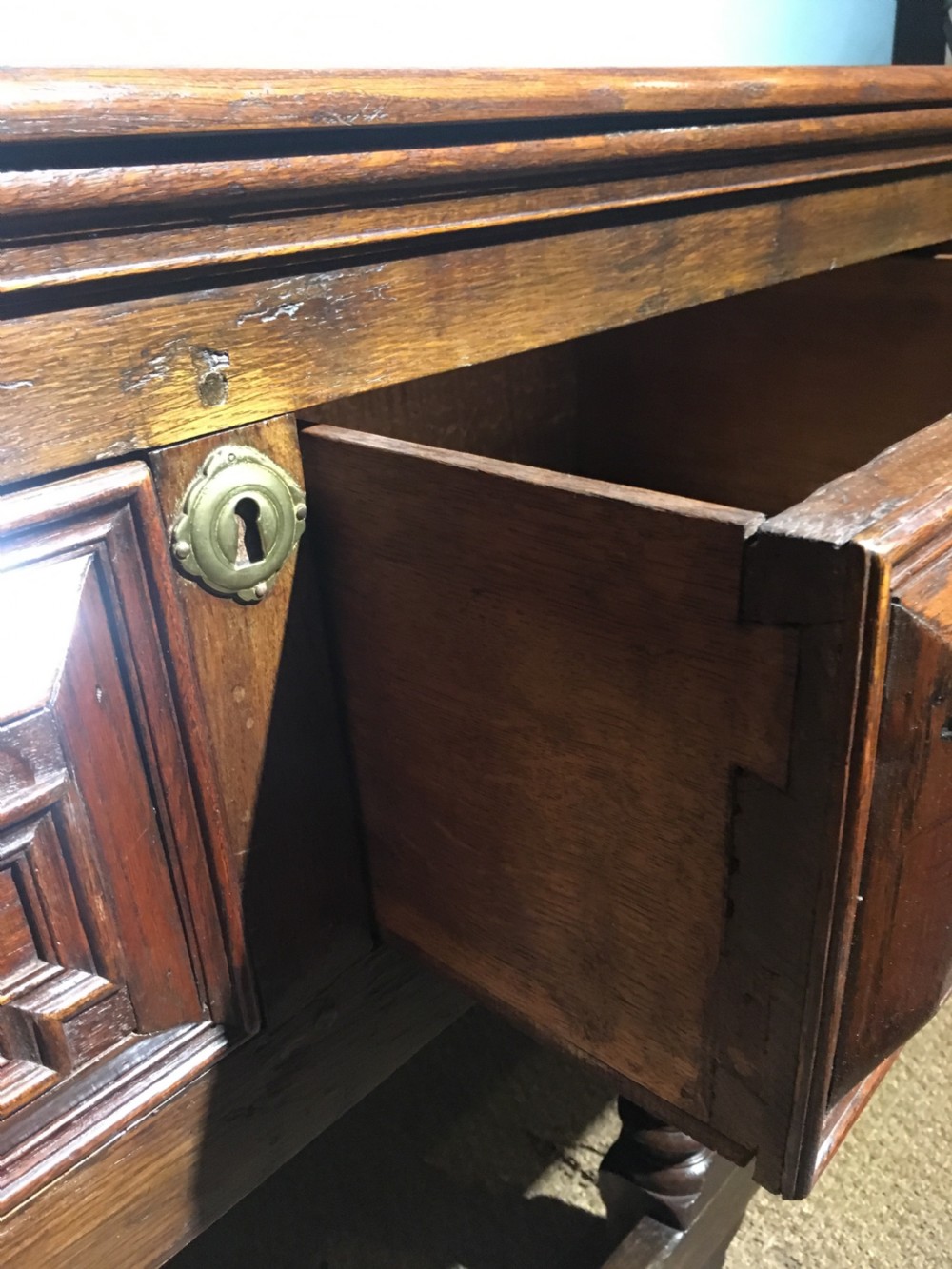 Dresser base  View IV