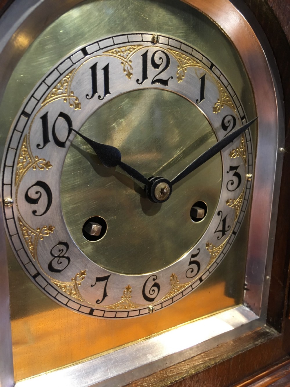OAK CASED MANTEL CLOCK View V