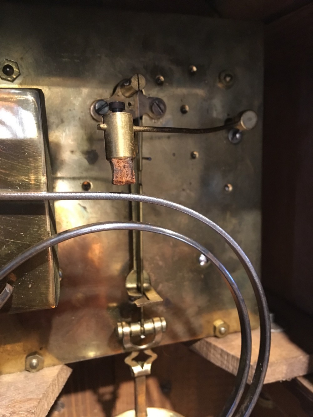 OAK CASED MANTEL CLOCK View VIII