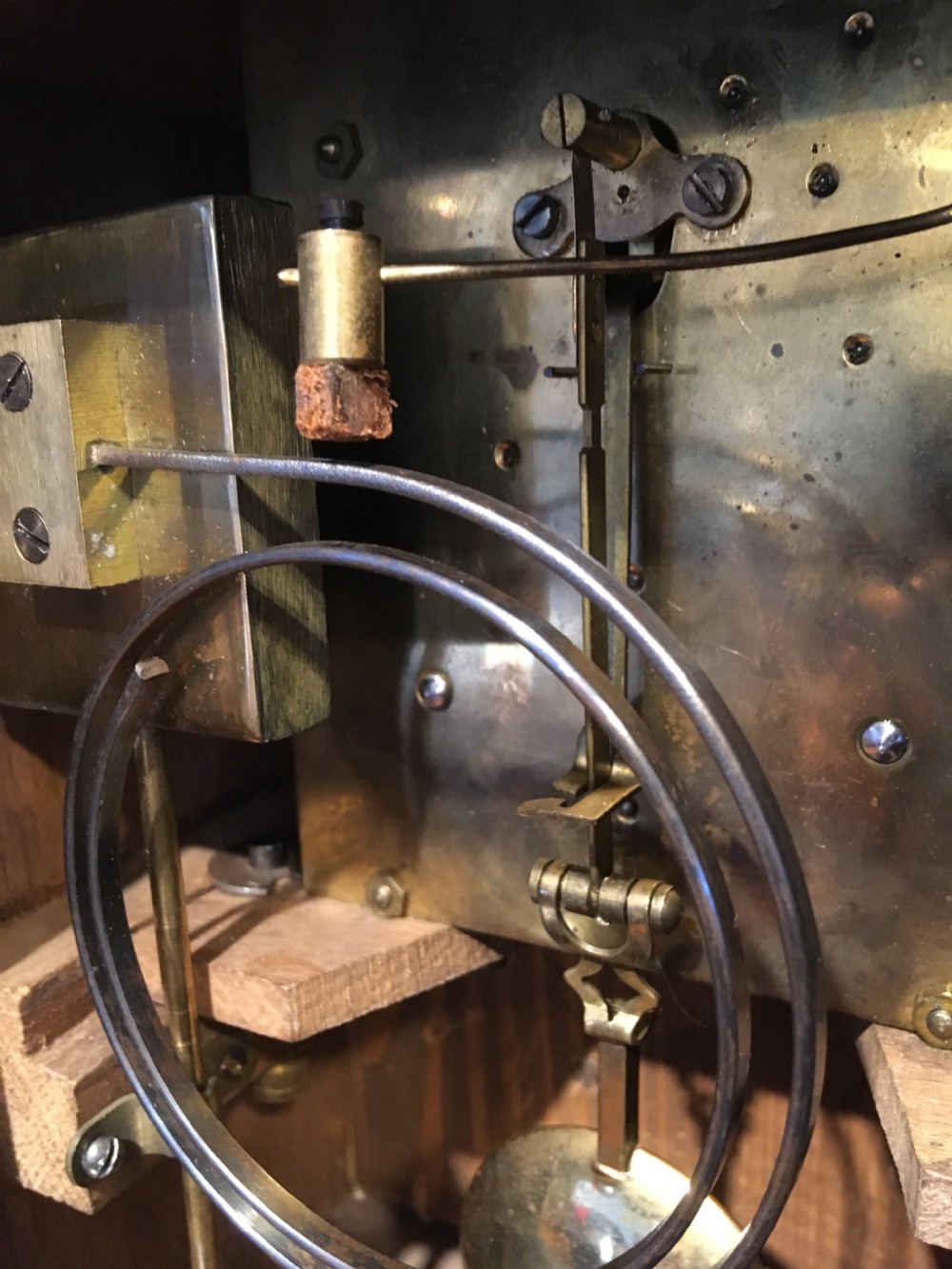 OAK CASED MANTEL CLOCK View IX