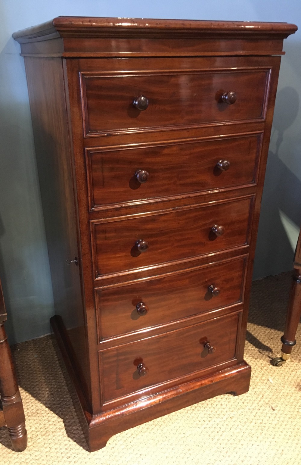 MAHOGANY DRINKS CABINET 