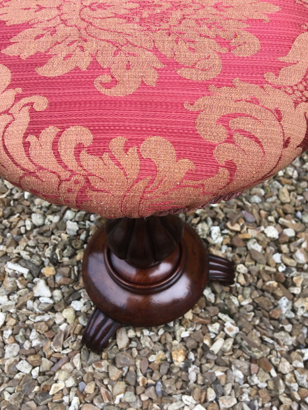 VICTORIAN STOOL View V