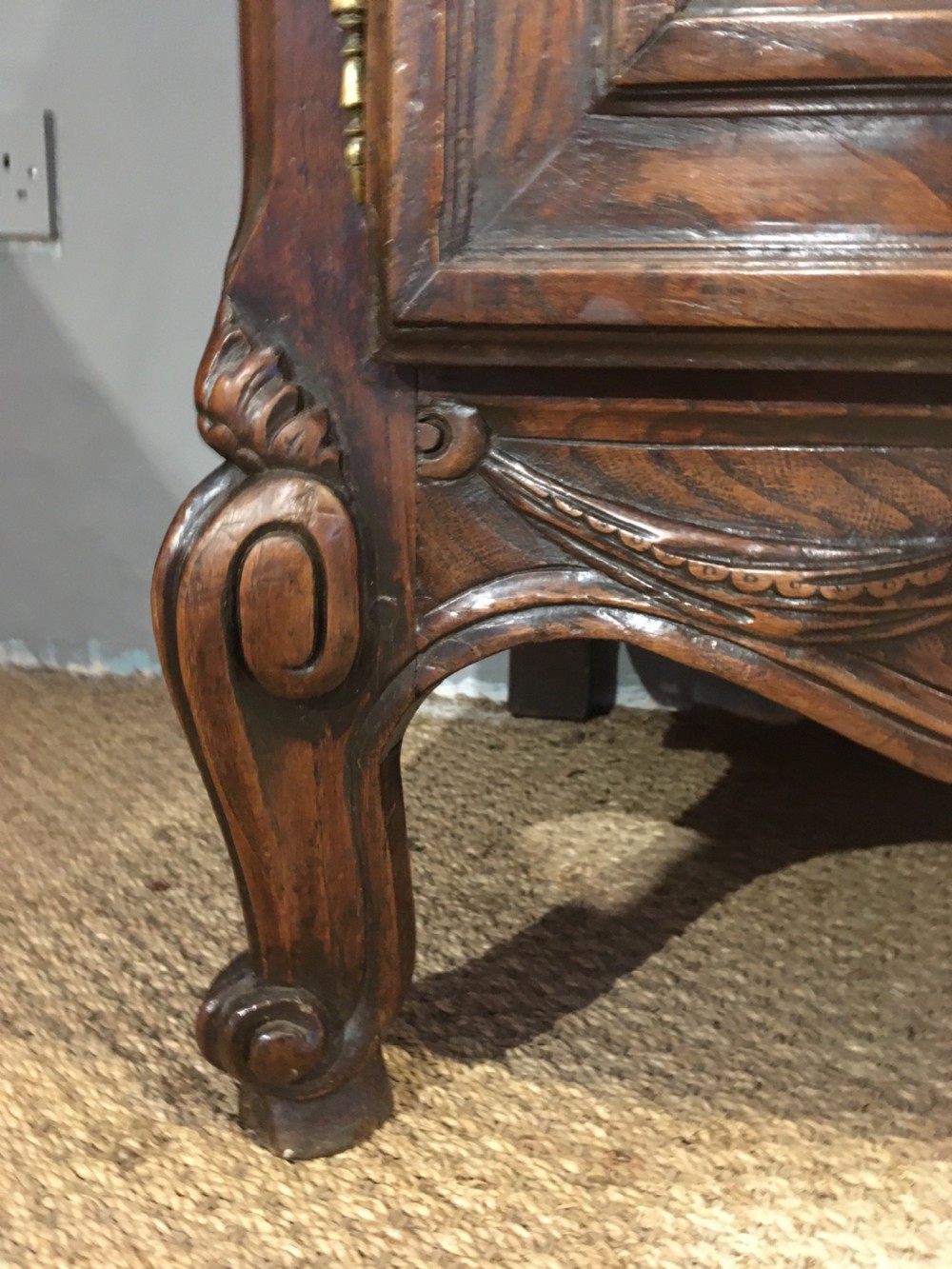 Oak dresser  View IV