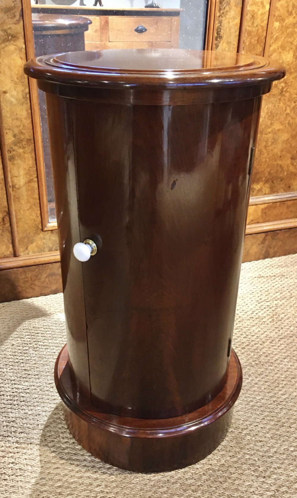 MAHOGANY CYLINDRICAL PEDESTAL