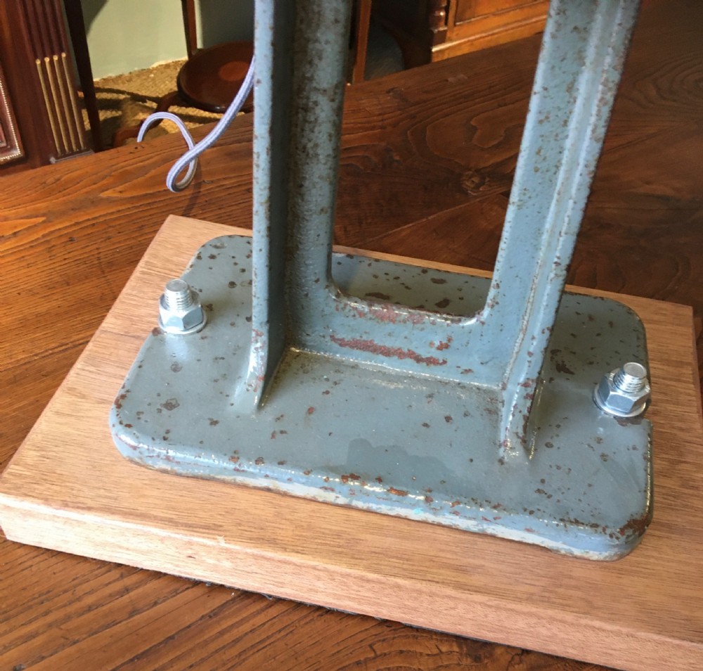 INDUSTRIAL GANTRY LAMP View II