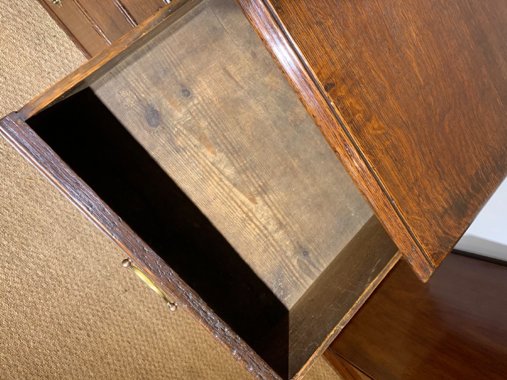 Small Georgian Oak chest of drawers  View VII