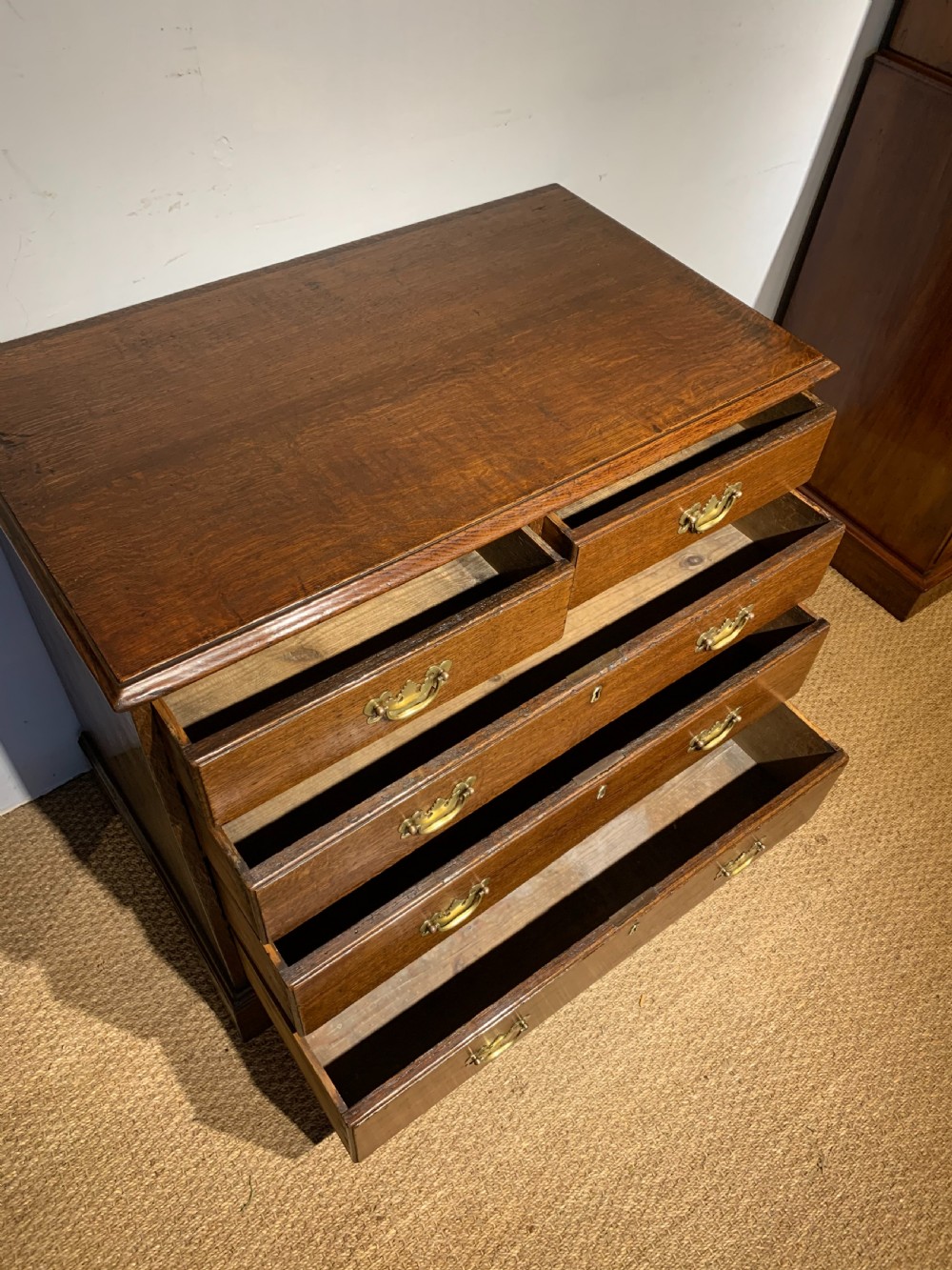 Small Georgian Oak chest of drawers  View VIII