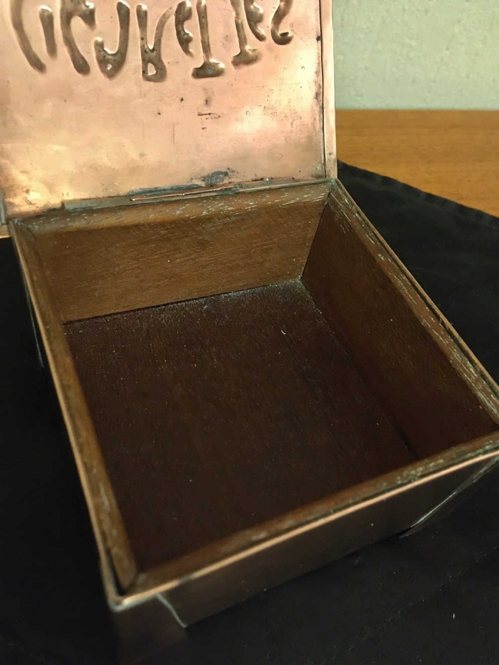 ARTS AND CRAFTS COPPER CIGARETTE BOX View II