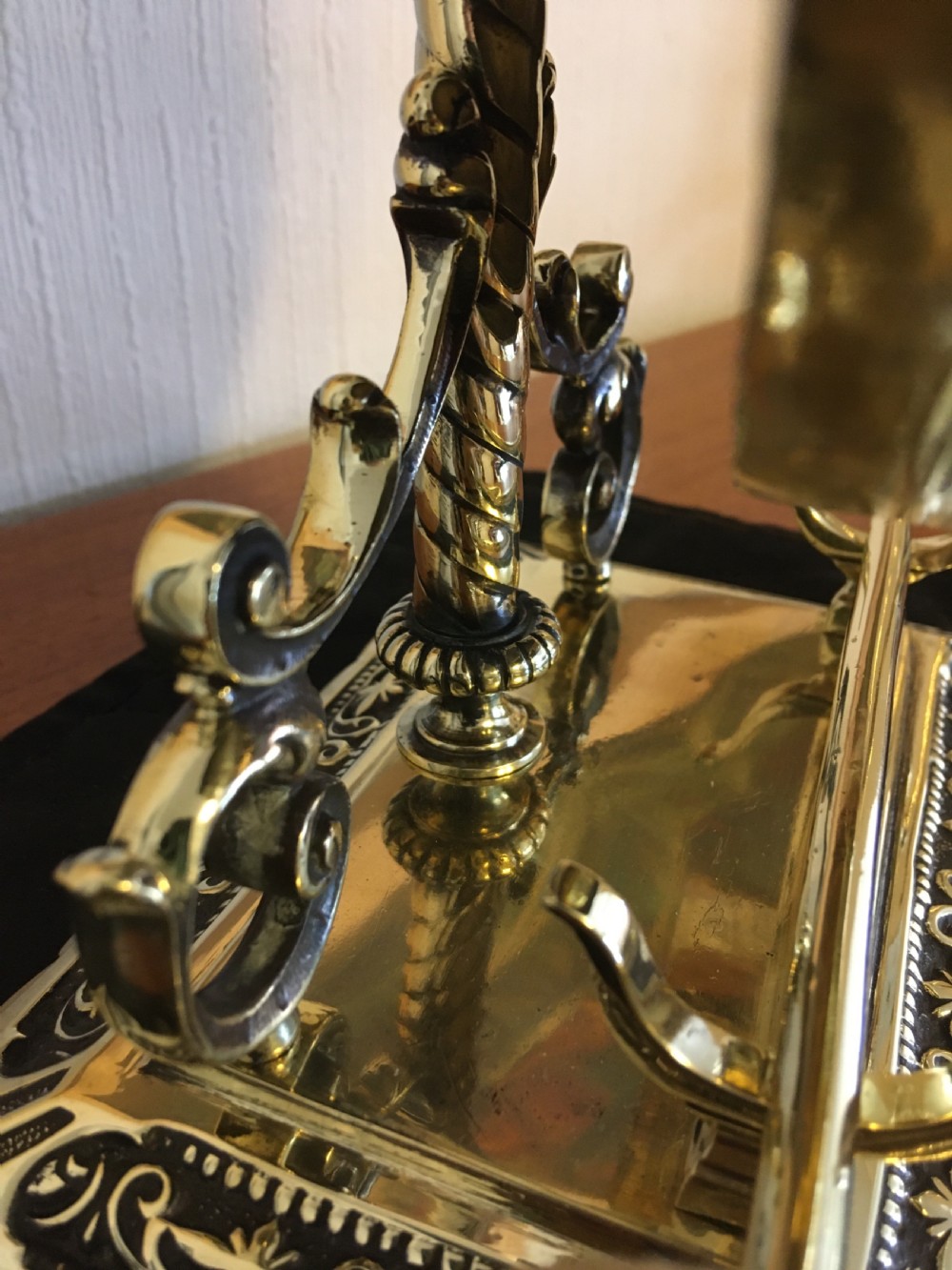 LATE VICTORIAN TABLE GONG View VI
