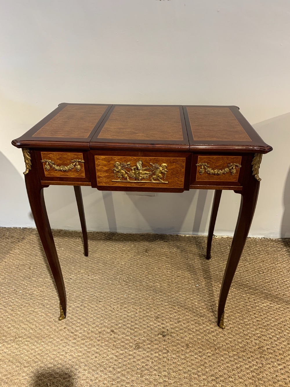Ladies dressing table 