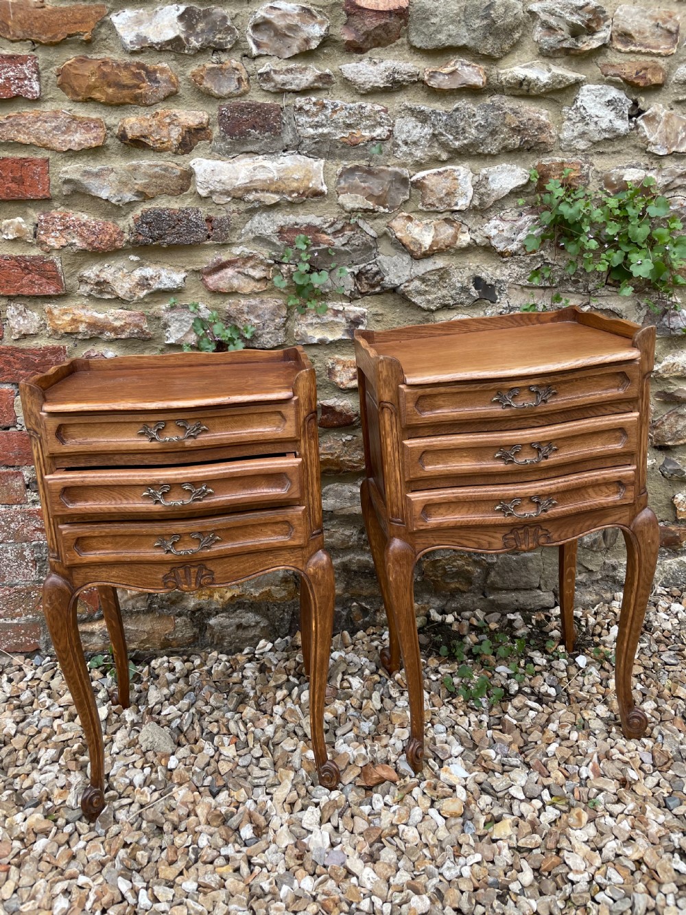 Pair of oak bedside cabinets 