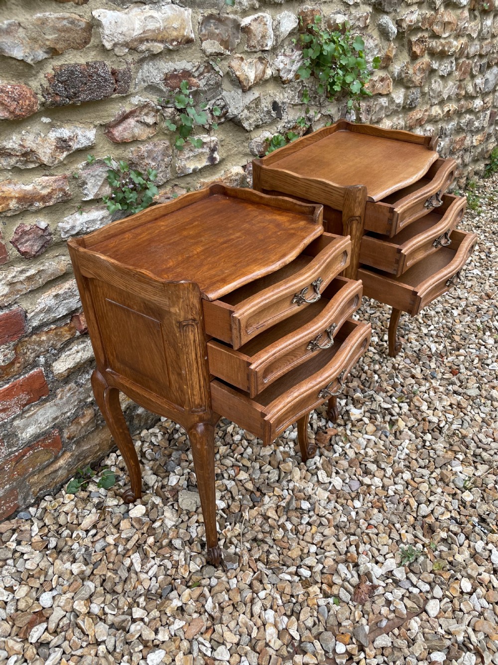 Pair of oak bedside cabinets  View IV