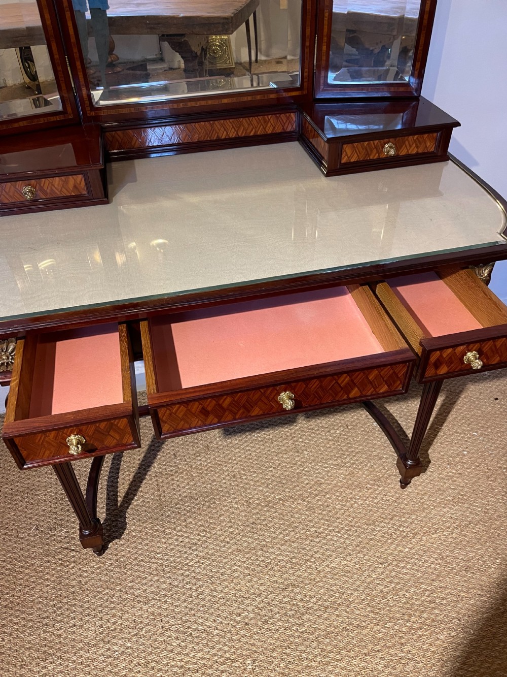 Dressing table  View IV